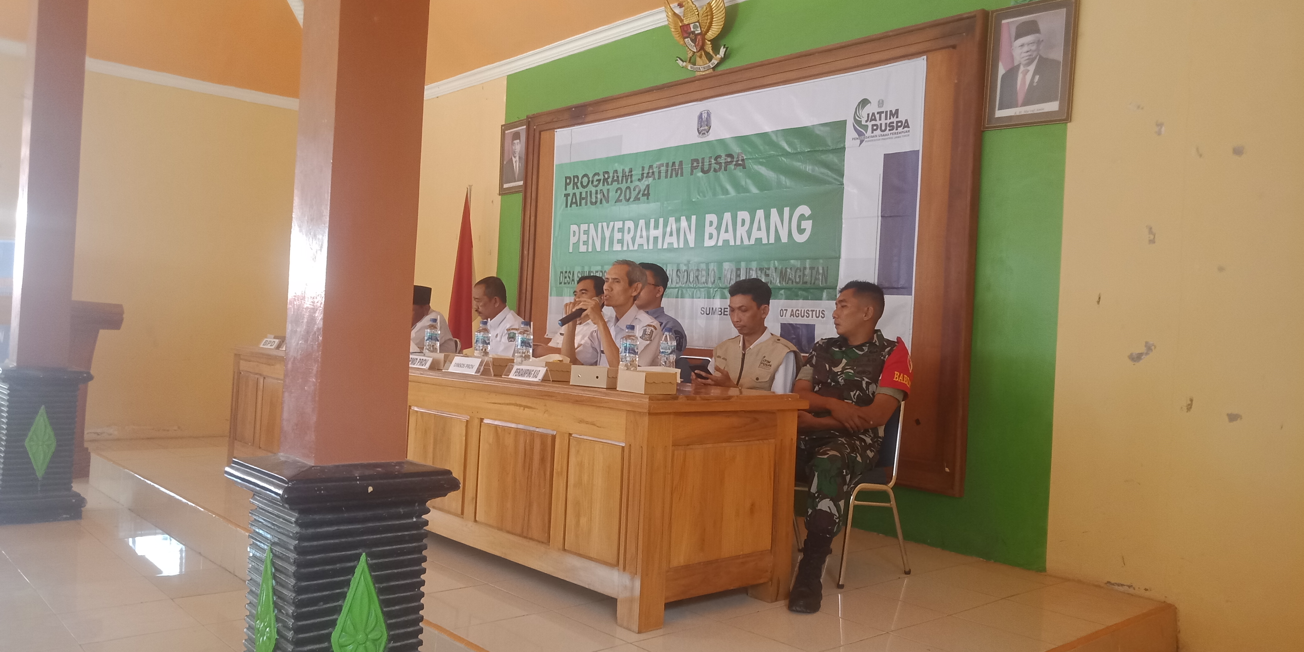 27 KPM GRADUASI PKH IKUTI CEREMONIAL SERAH TERIMA BARANG PROGRAM JATIM PUSPA 2024