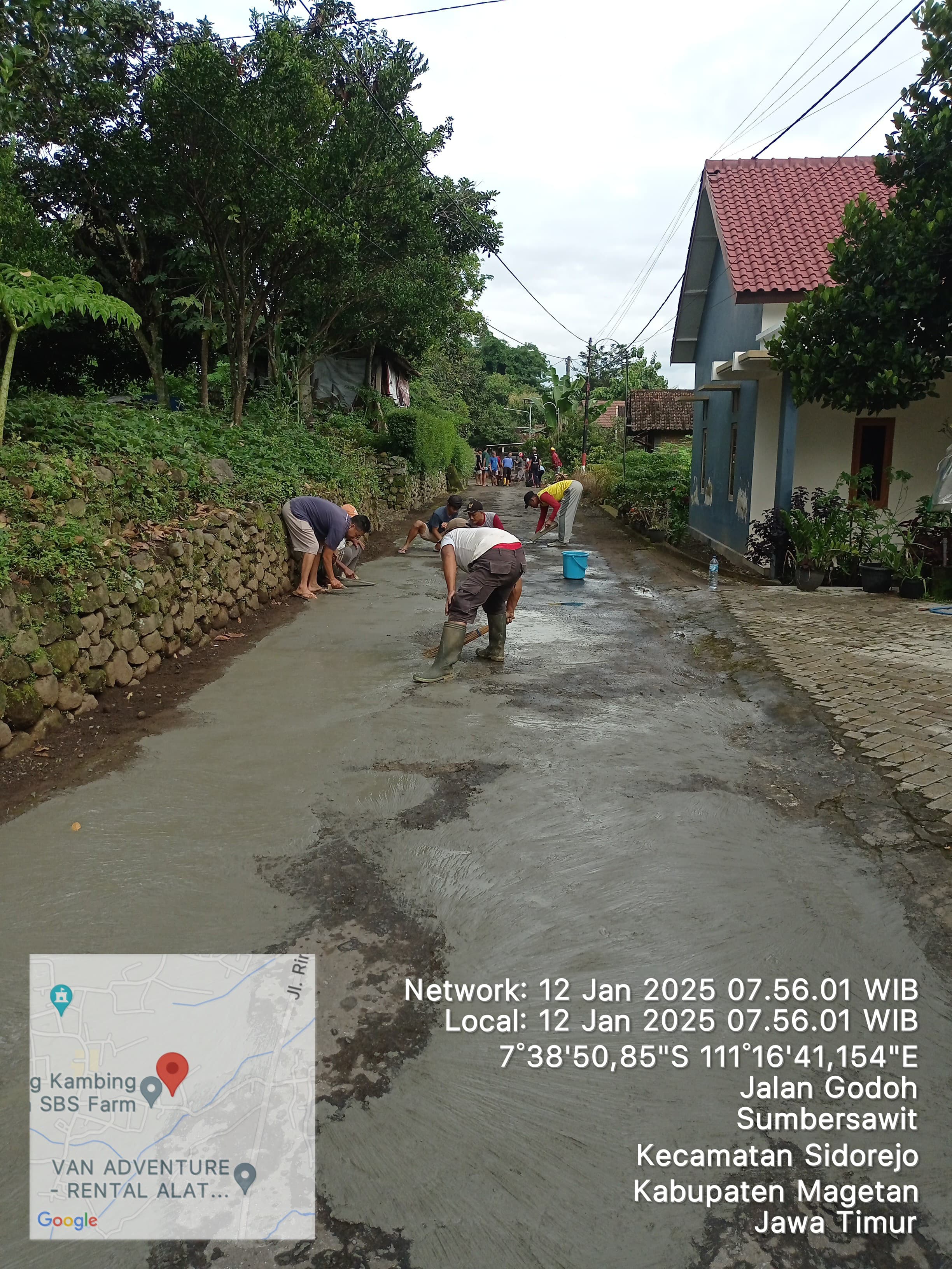 KEGIATAN KERJA BHAKTI RT 009 RW 001 DESA SUMBERSAWIT 