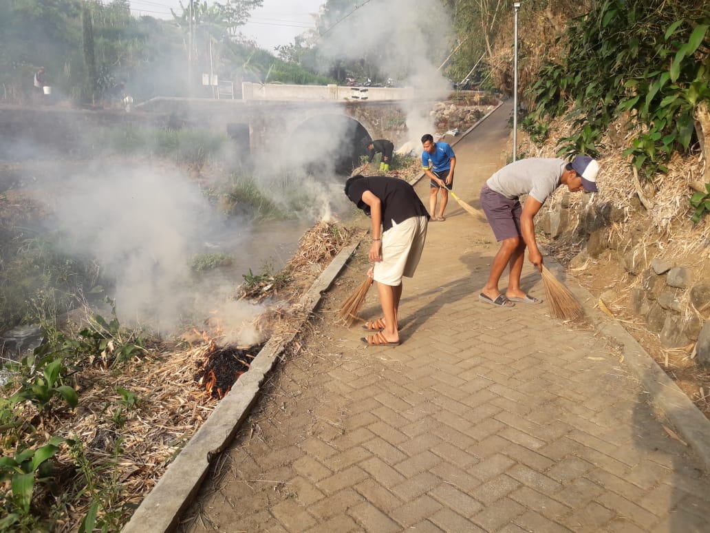 SINOMAN TUNAS REMAJA RW 001 LAKSANAKAN GIAT JUMINGSIH